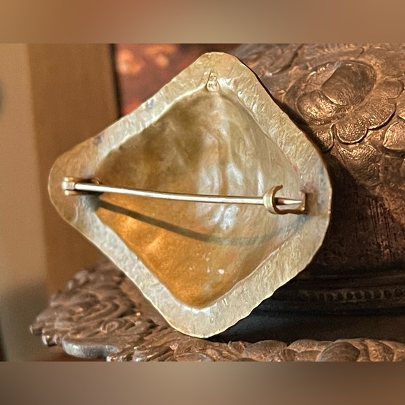 Frost Workshops Arts & Crafts Hammered / Etched Brass Brooch c1910 RARE FIND ☺️ - Picture 8 of 12